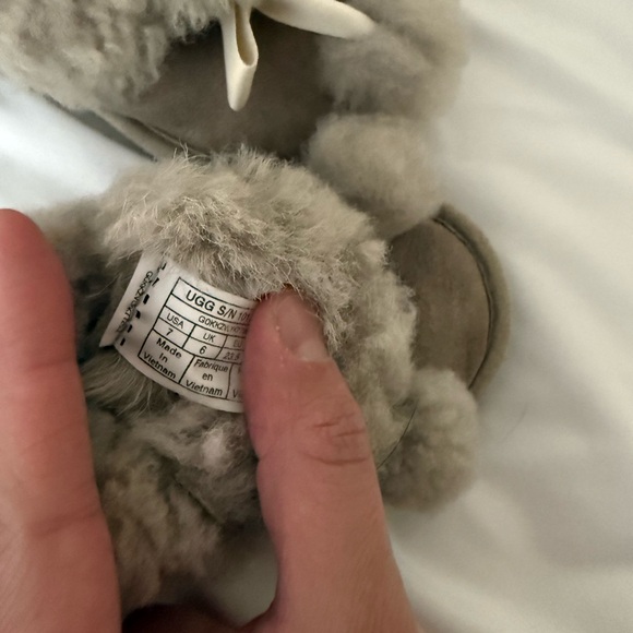 Toddler UGGs grey and black pair - Picture 4 of 4